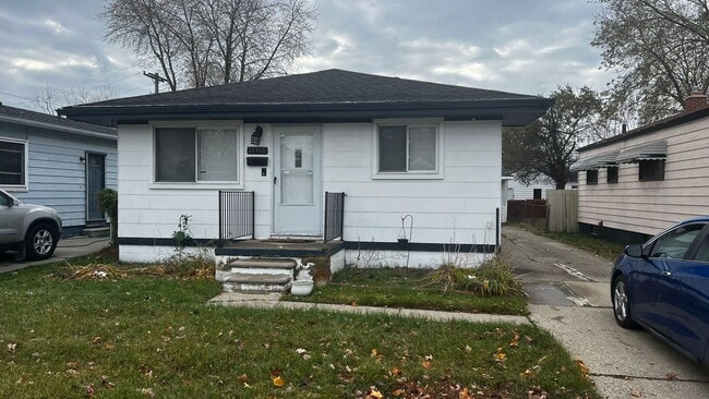 Building Photo - 11310 Maxwell Ave