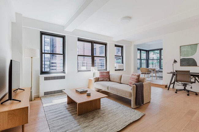Building Photo - 340 E 52nd St Rental