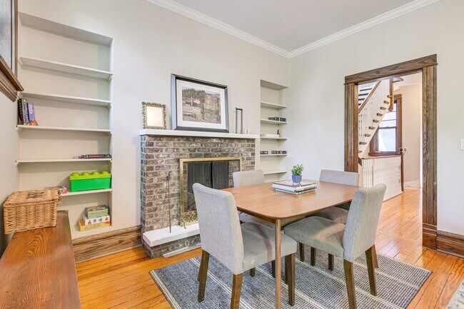 Photo - 5429 S Blackstone Ave Unidad Condo