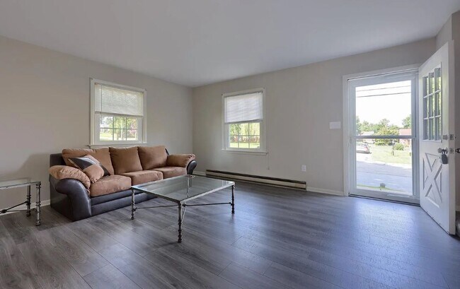 Photo - 131 Highview Dr