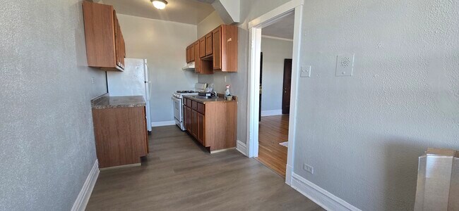 Photo - 3412 W Montrose Ave Unidad 305