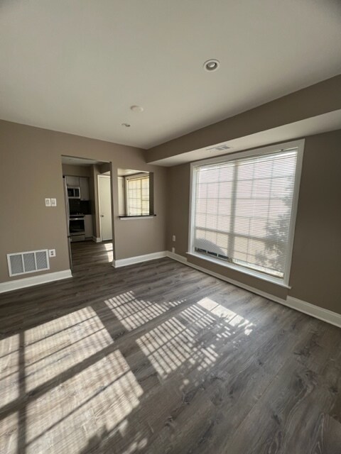 Photo - 1961 Kennedy Dr