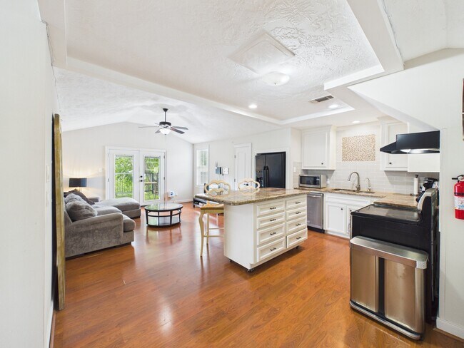 Building Photo - 5110 Academy St Unit 5