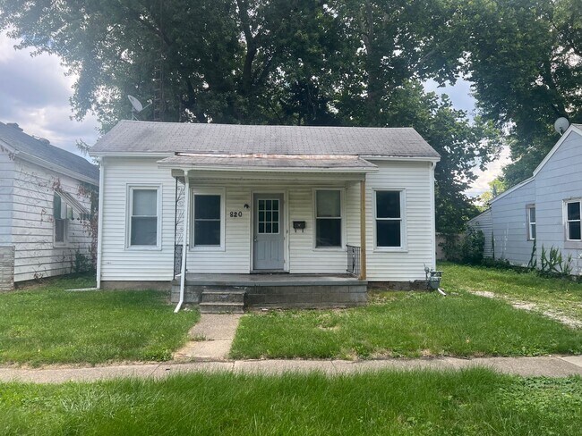 Centrally Located 2 Bedroom 1 Bath House! - Centrally Located 2 Bedroom 1 Bath House!