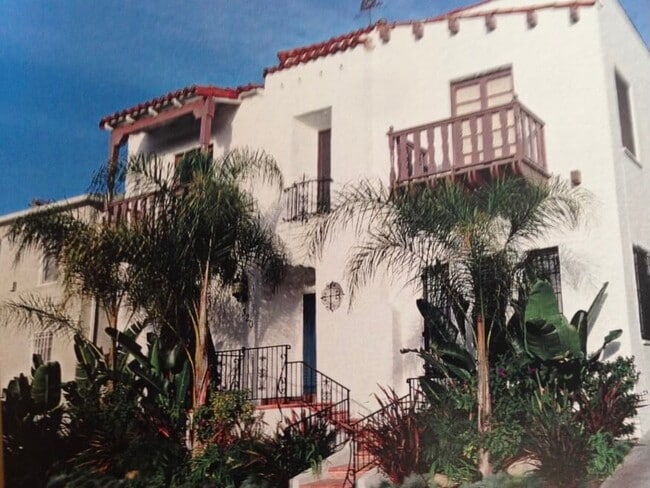 Building Photo - 320 N Genesee Ave Unit #2