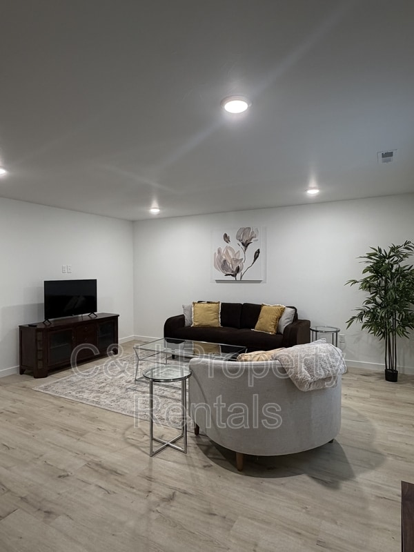 218 Reda Ln