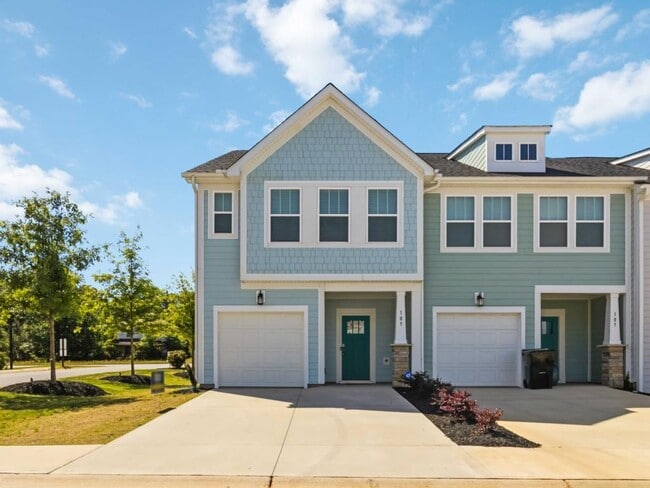 Photo - 105 Cobden Ct