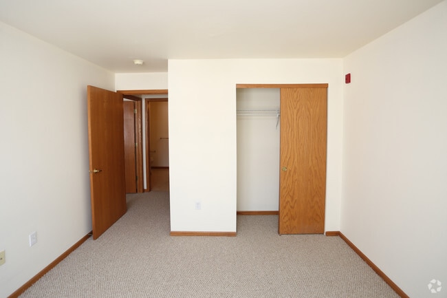 "B" Second bedroom