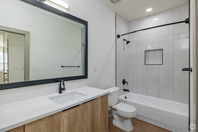 1BR, 1BA - 600SF - Bathroom