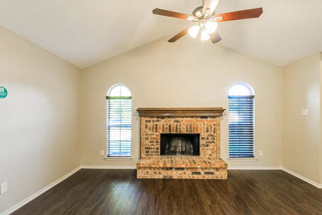 4217 Glen Hollow Cir