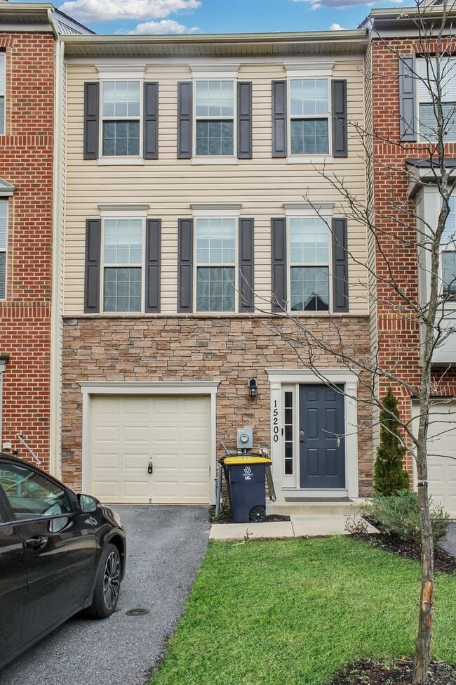 Building Photo - 15200 Lady Lauren Ln