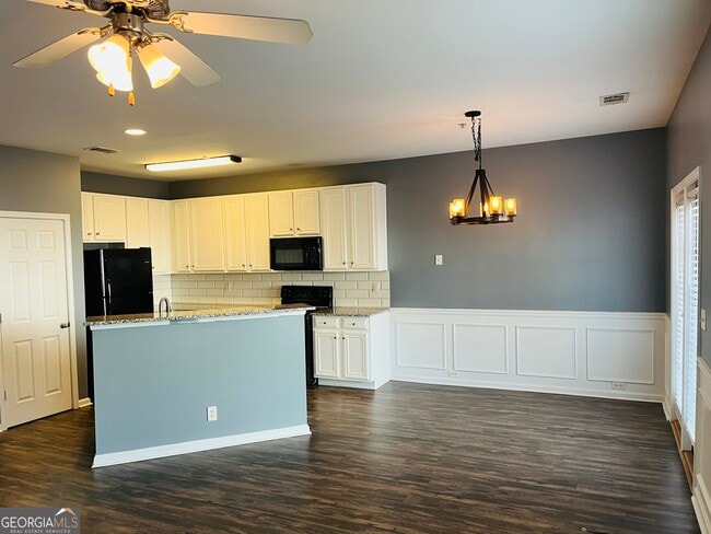 Photo - 144 Granite Way