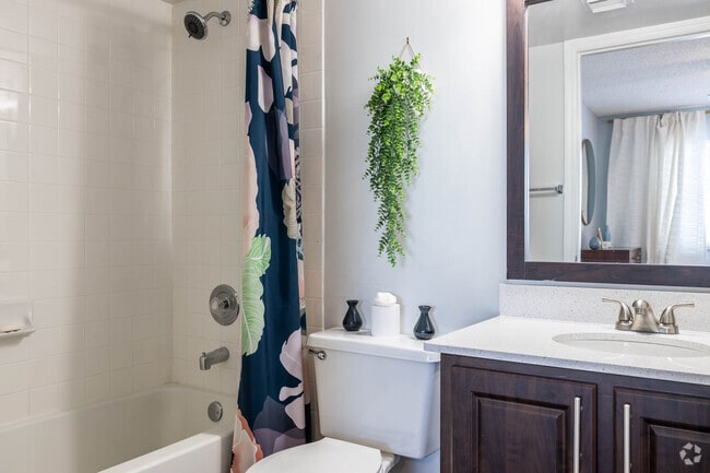 2 BR, 2 BA - 1,050SF