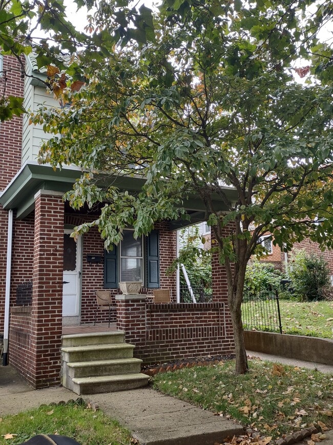Building Photo - 900 N Clayton St Rental