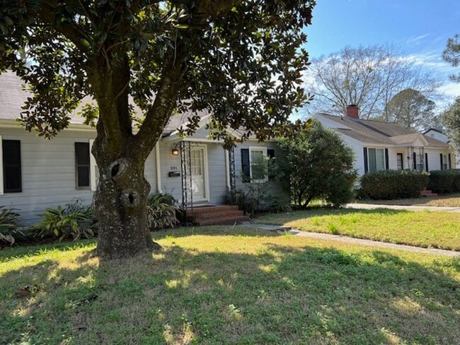 Photo - 3-bedroom 2-bath home located on Columbus ...