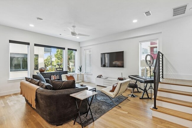 Photo - 2916 Hawthorne Ave Unit 101