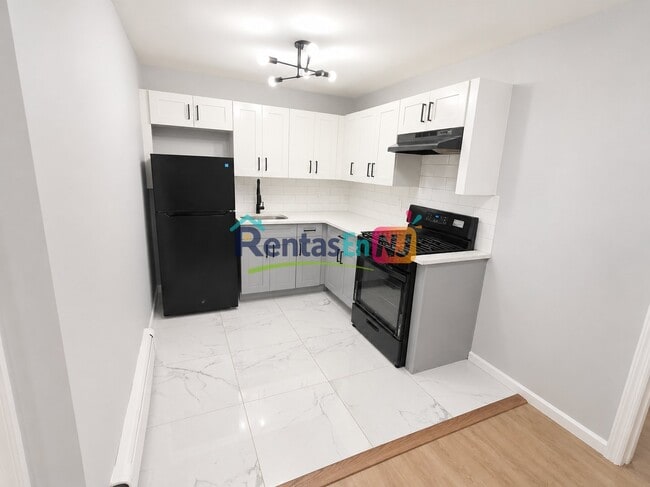 Building Photo - 96 Summer Ave Unit 3B