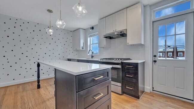 Photo - 840 21st St NE