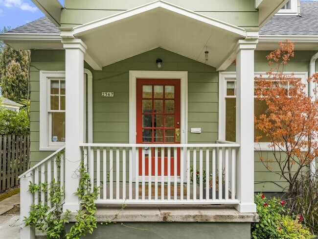 Photo - 2567 NW Raleigh St