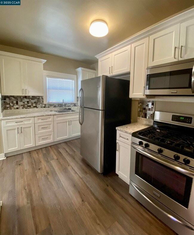 Photo - 43 W 11th St