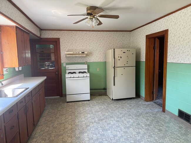 Photo - 103 Broad St Unit 2