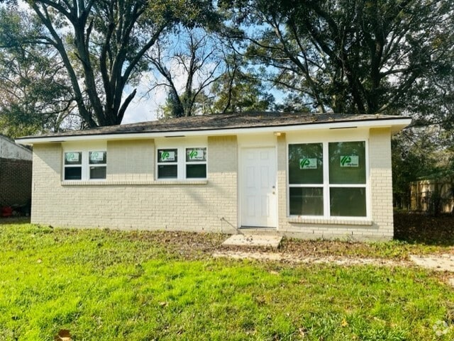 Building Photo - 6167 Matthews St Rental