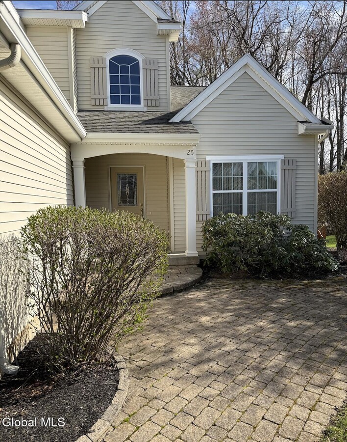 Photo - 25 Brittany Oaks