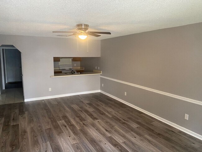 Photo - Spectacular Freshly Renovated 2 Bedroom 2 ...