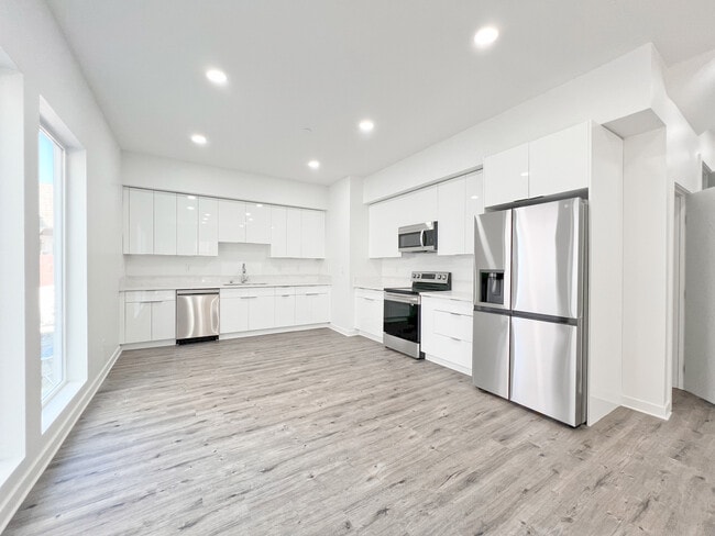 Photo - 1165 W 39th Student Housing