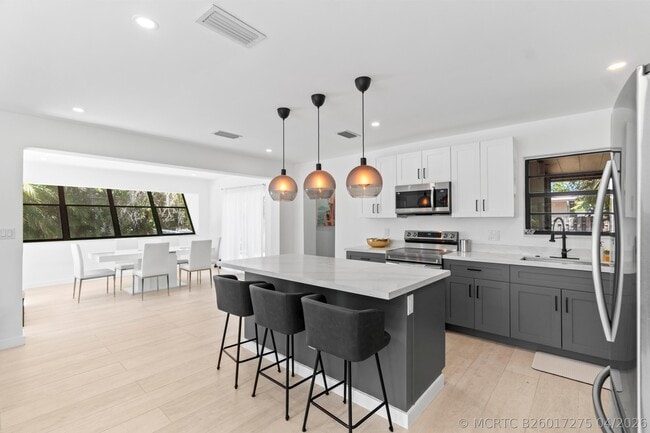 Photo - 235 NE 20th St