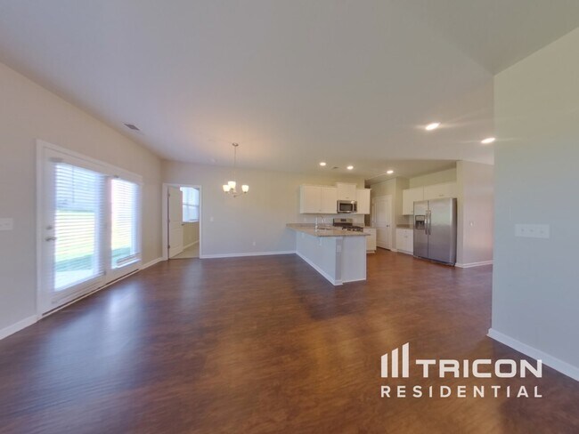 Photo - 805 Foxdale Dr