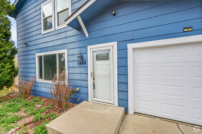 Building Photo - $1,990 - 3 Bed, 1.5 Bath Home in Colorado ...