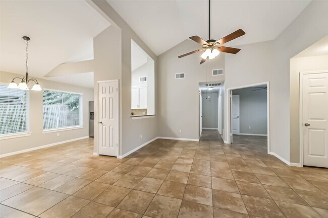 Photo - 18515 Meadows Way Dr