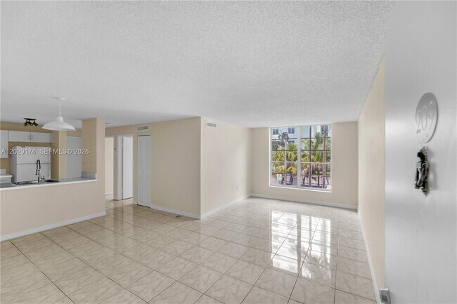 Photo - 210 SW 11th St Unidad 209