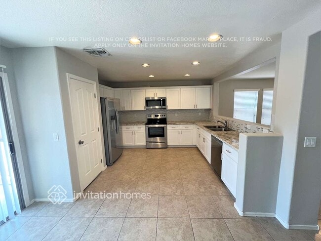 Photo - 618 N 112th Dr