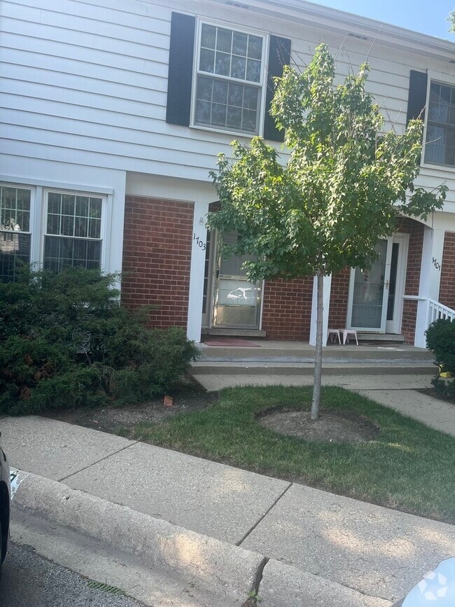 Building Photo - 1703 Colonial Ln Rental