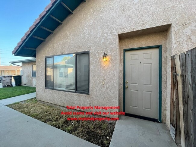 Building Photo - 2590-2596 Bright St Unit 2592 - LD 329