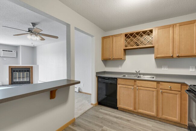 Photo - Summer Creek Apartments