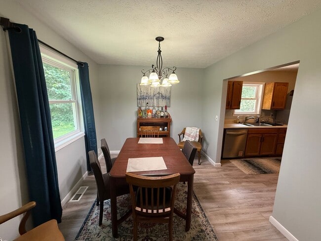 Photo - Beautiful 2 Bedroom in Secluded Area