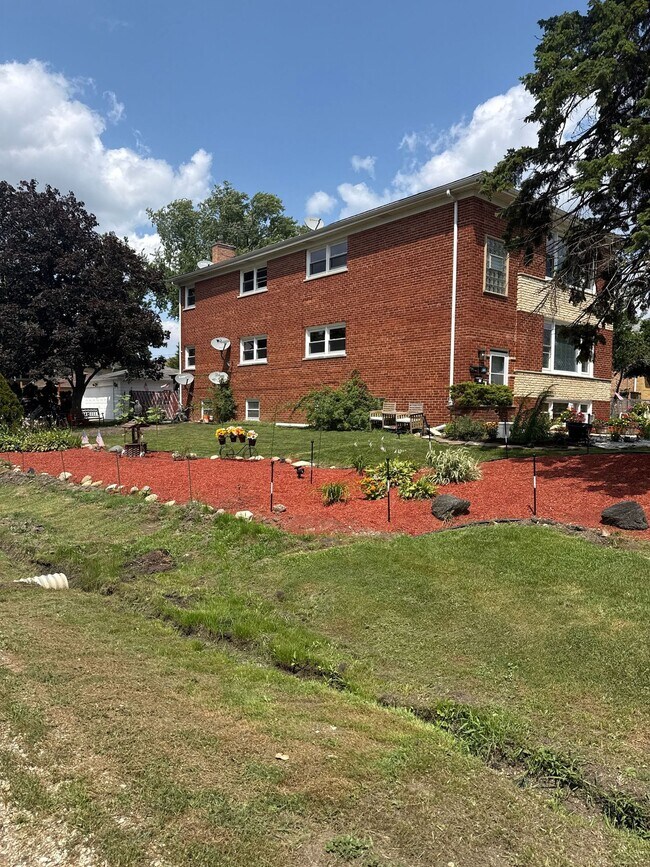 Photo - 16W780 57th St