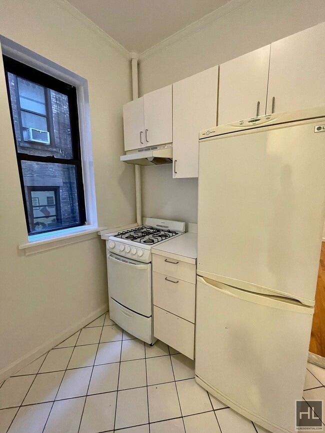 Photo - EAST 38 STREET Unit 3C