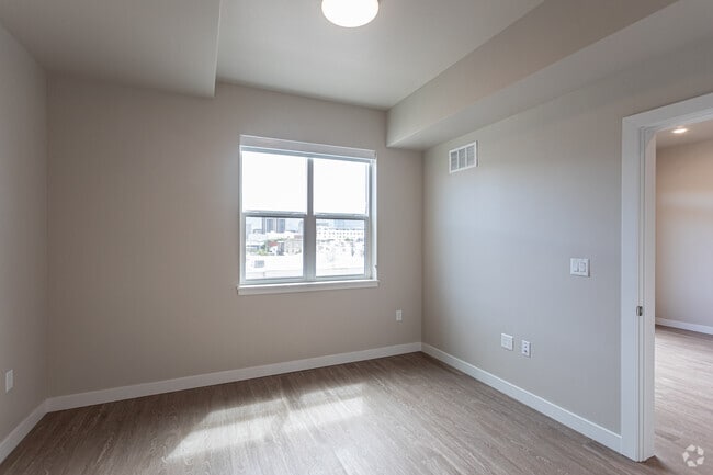 1BR, 1BA - 686 SF