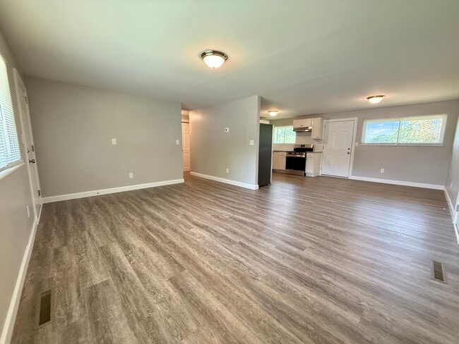 4426 Lesher Dr