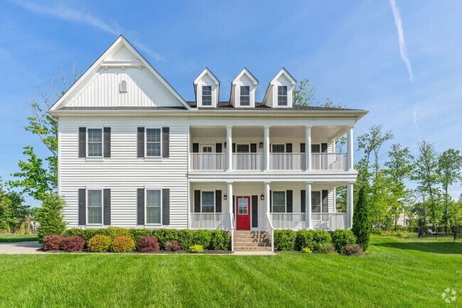 Building Photo - Spacious 5-Bedroom Oasis with 3.5 Baths in... Rental