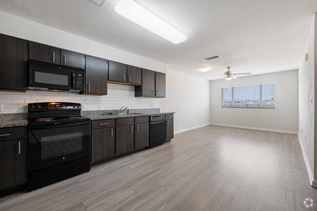 1BR, 1BA - 675SF - Kitchen/Living Room
