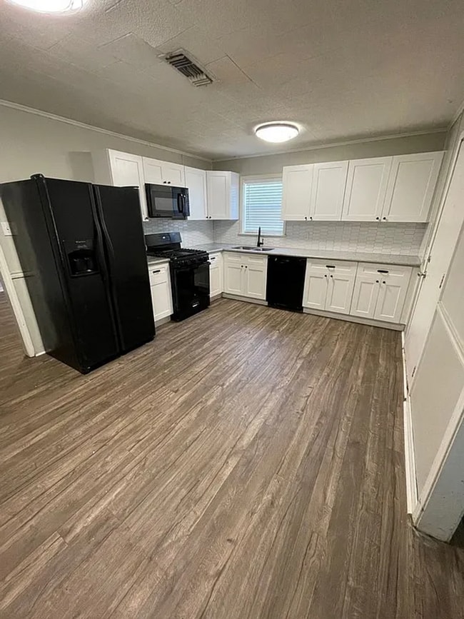 Photo - 6352 Diamond Ave