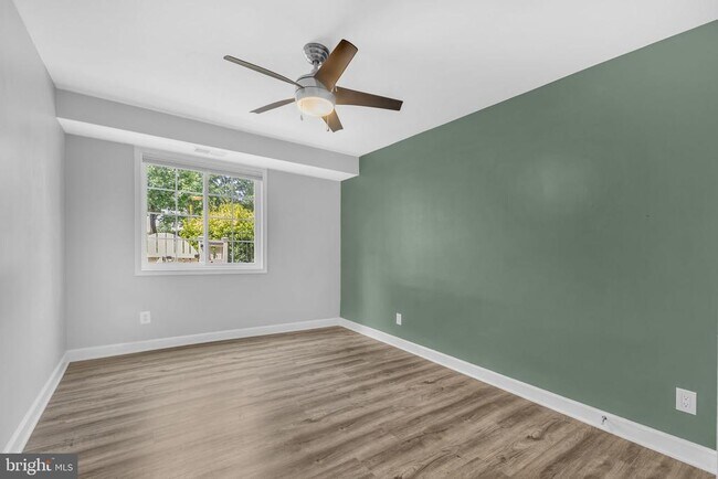 Photo - 1565A N Van Dorn St