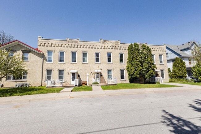 Building Photo - 224 Margaret St