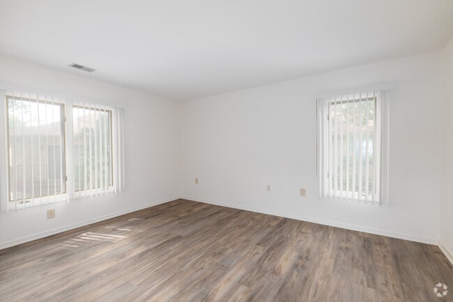 1BR, 1BA - 987SF - Bedroom