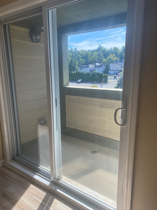 Balcony - 23 W Shore Trl Unit Apt #3